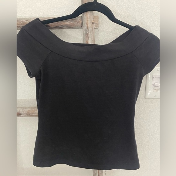 Woman Black Short Sleeve Top - Picture 1 of 4